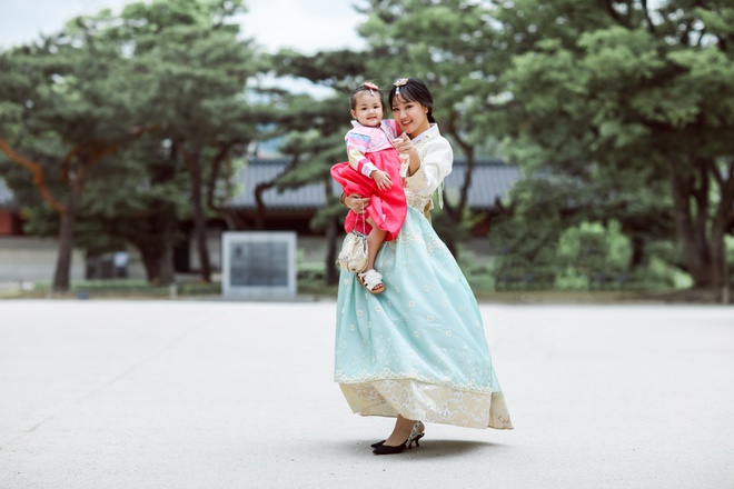 Bỏ 600 triệu trùng tu nhan sắc, Maya xinh đẹp đưa con gái đi du lịch Hàn Quốc - Ảnh 2.