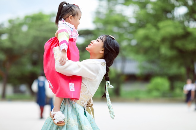 Bỏ 600 triệu trùng tu nhan sắc, Maya xinh đẹp đưa con gái đi du lịch Hàn Quốc - Ảnh 3.
