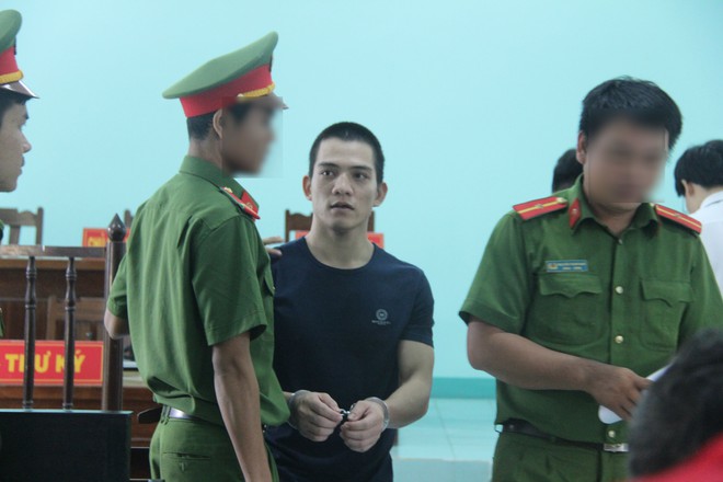Nỗi ám ảnh của bé gái 16 tuổi có thai , em gái 13 tuổi bị bạn trai xâm hại trong đêm - Ảnh 11. Nỗi ám ảnh của bé gái 16 tuổi có thai , em gái 13 tuổi bị bạn trai xâm hại trong đêm - Ảnh 11.