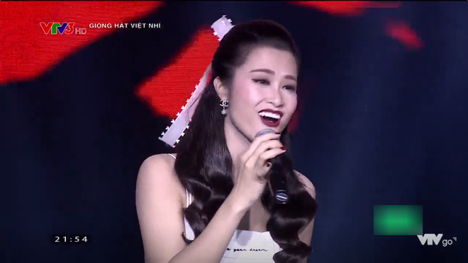 Đông Nhi bất ngờ xuất hiện trong đêm bán kết Giọng hát Việt nhí 2017 hỗ trợ cho Hương Tràm - Ảnh 2.