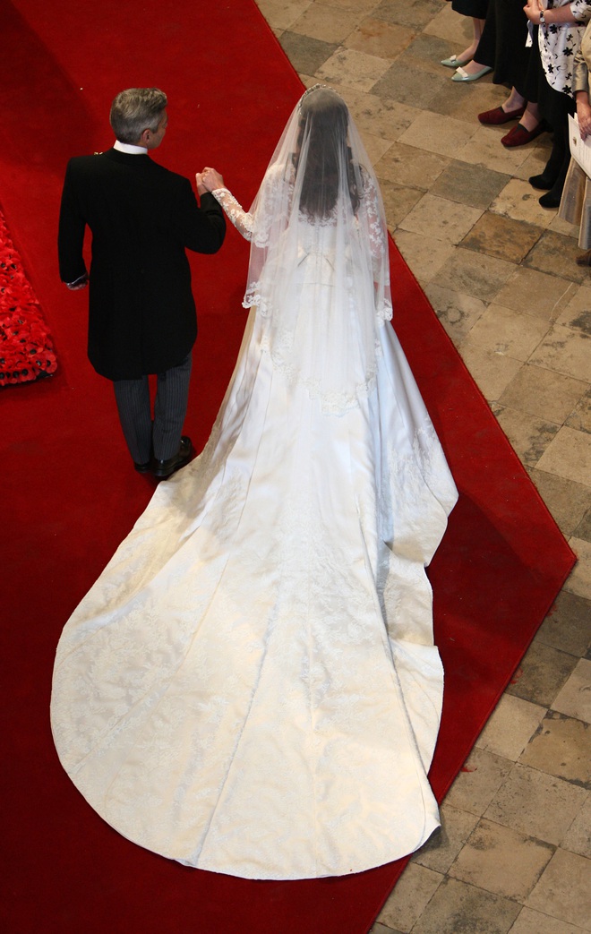 Mãn nhãn với những thiết kế váy cưới nổi tiếng nhất mọi thời đại - Ảnh 10.