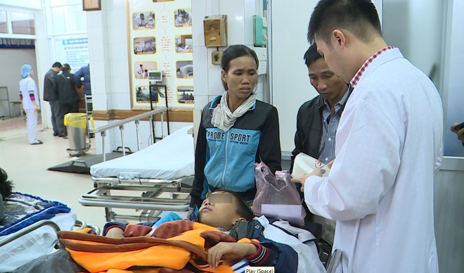 Vụ sập lan can trường tiểu học ở Bắc Ninh: 2 học sinh nặng nhất đã tỉnh táo nhưng vẫn phải theo dõi thêm - Ảnh 2.