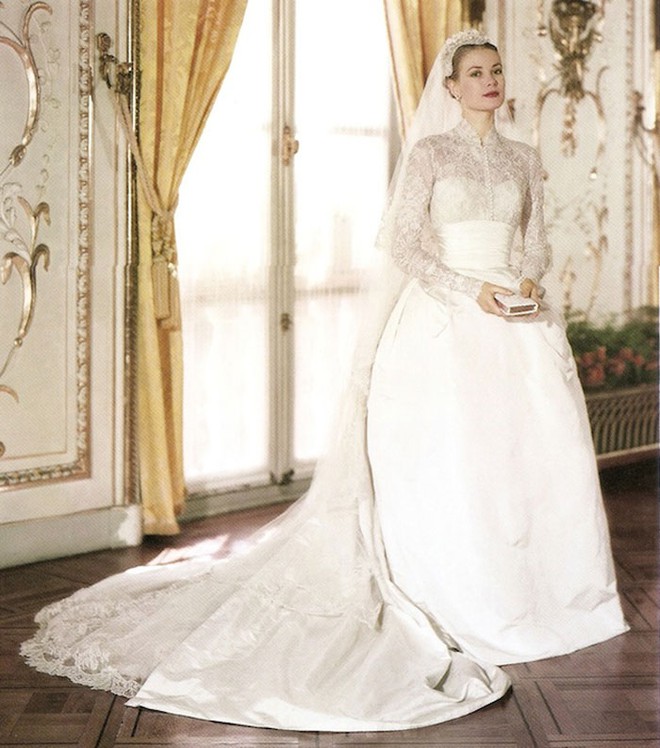Câu chuyện đằng sau chiếc váy cưới kín như bưng mà Miranda Kerr mặc tại đám cưới lần thứ 2 - Ảnh 6.
