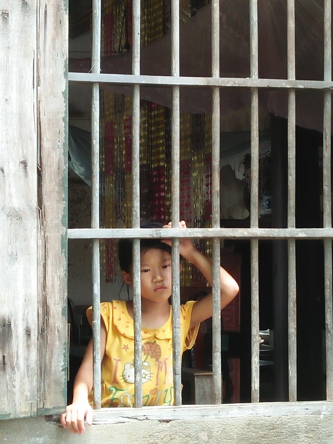 Mẹ mải m&ecirc; chạy theo t&igrave;nh mới bỏ mặc 3 con thơ ng&agrave;y ng&agrave;y ra ng&otilde; g&agrave;o kh&oacute;c ng&oacute;ng tr&ocirc;ng mẹ - Ảnh 5.