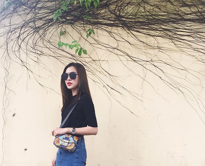 Street style tuần này: Angela Phương Trinh diện váy ôm già chát, Kỳ Duyên nổi bật vì dát hàng hiệu từ đầu tới chân - Ảnh 16. Street style tuần này: Angela Phương Trinh diện váy ôm già chát, Kỳ Duyên nổi bật vì dát hàng hiệu từ đầu tới chân - Ảnh 16.