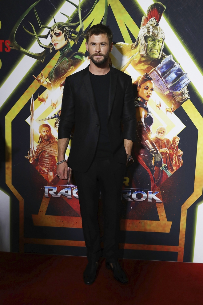 Thần Sấm Chris Hemsworth khiến fan Việt sướng rơn bởi hành động này - Ảnh 2. Thần Sấm Chris Hemsworth khiến fan Việt sướng rơn bởi hành động này - Ảnh 2.