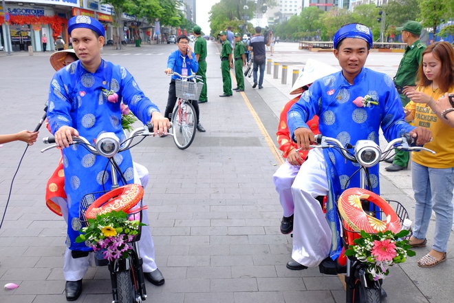 100 cặp đôi Sài Gòn hạnh phúc đạp xe đến lễ thành hôn trong ngày Quốc khánh - Ảnh 12.