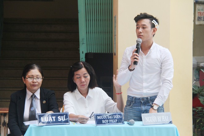 TP.HCM: Tiết chào cờ đặc biệt, học sinh nghe xử án bạo lực học đường tại sân trường - Ảnh 3. TP.HCM: Tiết chào cờ đặc biệt, học sinh nghe xử án bạo lực học đường tại sân trường - Ảnh 3.