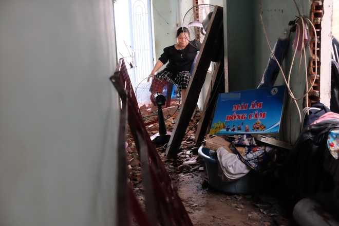 Người già, trẻ nhỏ lao đao dưới mái nhà rách bươm của cựu tuyển thủ bóng bàn khuyết tật ở Sài Gòn - Ảnh 6.