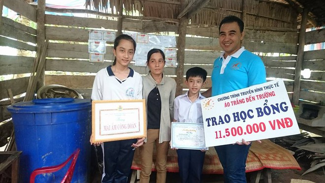 Soi nhất cử nhất động của sao Việt (22/9) - Ảnh 12.