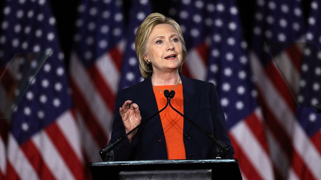 Bà Hillary Clinton đã dành đến 600 tiếng để làm đẹp trong suốt quá trình tranh cử - Ảnh 8. Bà Hillary Clinton đã dành đến 600 tiếng để làm đẹp trong suốt quá trình tranh cử - Ảnh 8.