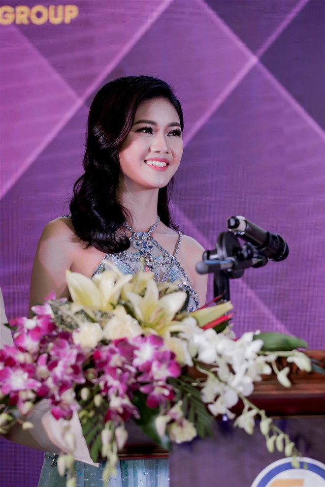 Á hậu Thanh Tú sánh đôi cùng thầy giáo đẹp trai của Hoa hậu Mỹ Linh - Ảnh 8.