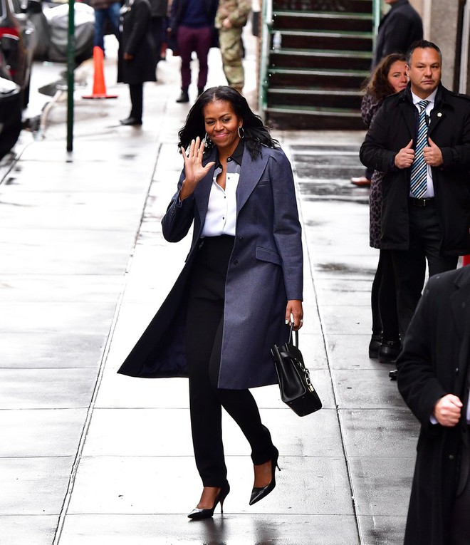Ai thích diện hàng hiệu đắt tiền chứ bà Michelle Obama chỉ trung thành quần legging giá bình dân thôi! - Ảnh 1.
