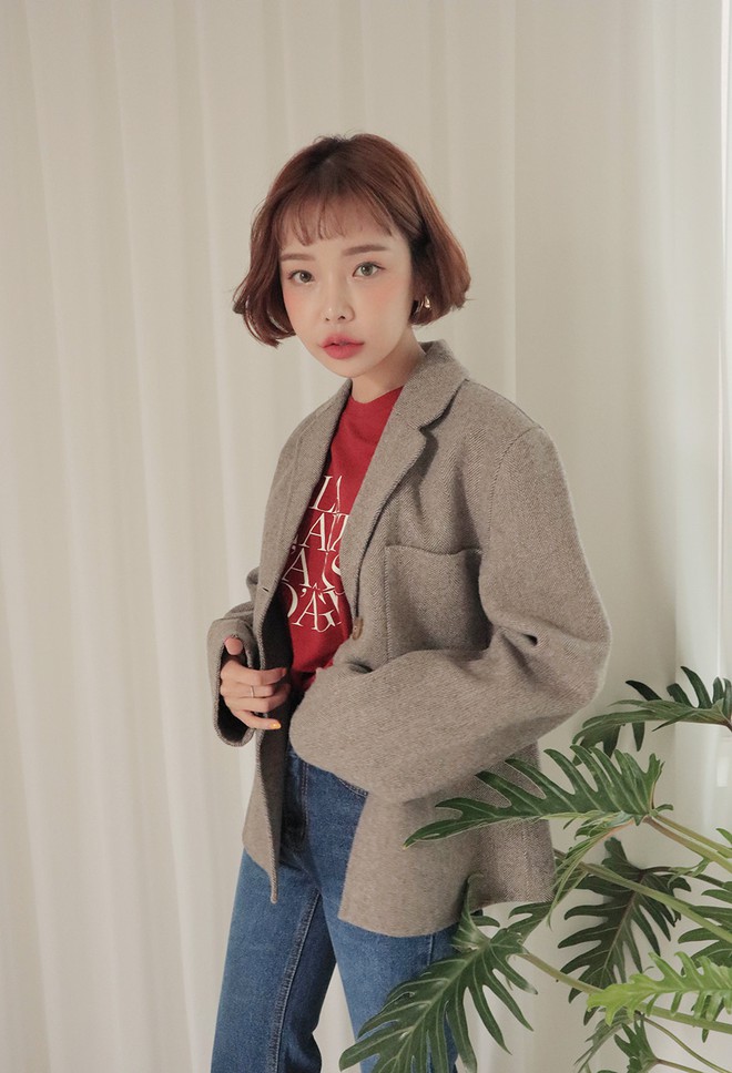 Với thời tiết miền Bắc hiện nay, bạn chỉ cần mặc áo phông và khoác ngoài một chiếc blazer là đủ - Ảnh 10.