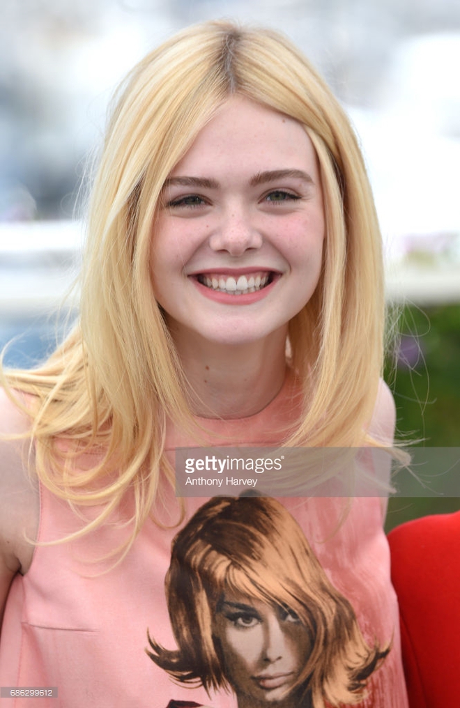 Trang điểm tự nhiên đẹp như Elle Fanning, liệu có nàng nào không muốn học theo - Ảnh 2.