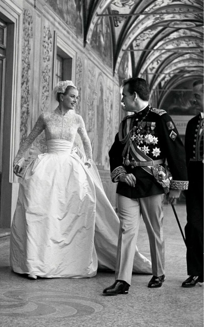 Điều bí ẩn gì đằng sau mẫu váy cưới Công nương Grace Kelly khiến cả thế giới sau 60 năm vẫn mê mẩn đến vậy - Ảnh 14.