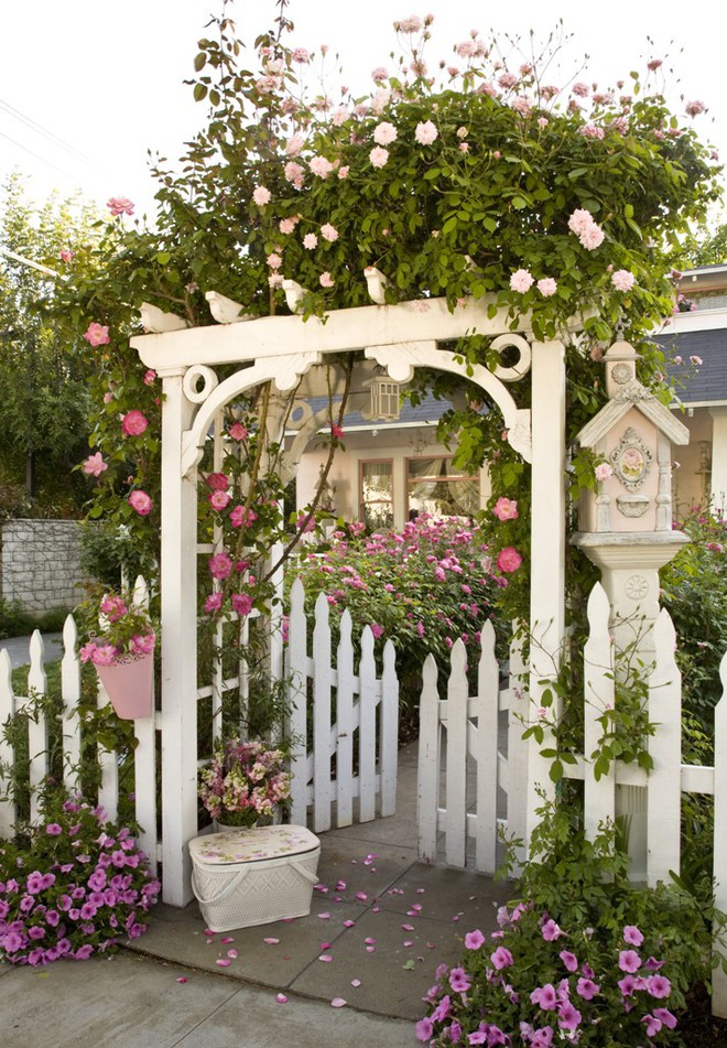 Chiêm ngưỡng vẻ đẹp lộng lẫy của những chiếc cổng nhà tràn ngập hoa - Ảnh 8.