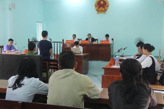 Bình Thuận: Nam thanh niên giao cấu với chị gái có thai rồi xâm hại em gái 13 tuổi chỉ lãnh án 2 năm tù - Ảnh 4.
