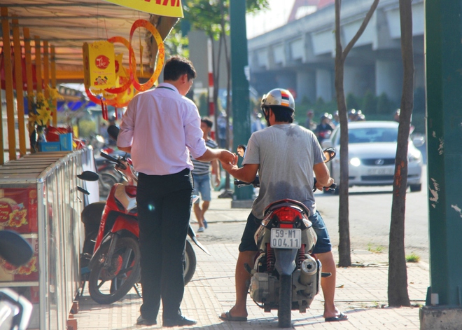 Còn một tuần nữa mới đến rằm tháng tám, bánh trung thu đã đại hạ giá, mua 1 thành 3 ở Sài Gòn - Ảnh 11.