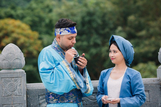 Phát sốt với hai góc ảnh đối lập của cô dâu Bắc Ninh và chàng rể Tây biết biến hóa tài tình - Ảnh 11.