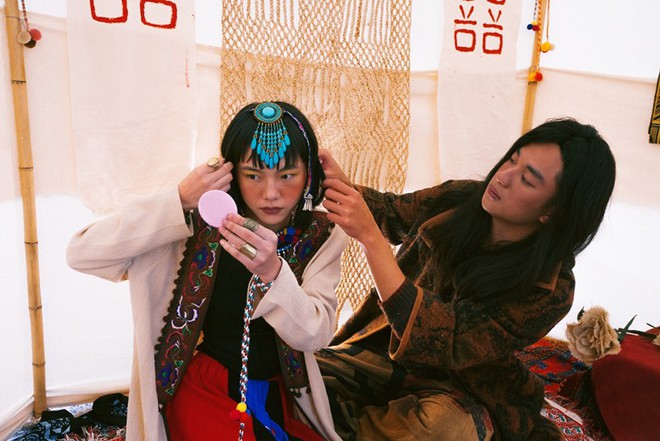 Cặp đôi Hà thành hóa trang thành dân du mục Mông Cổ, ôm rồng Nam Mỹ chụp ảnh cưới - Ảnh 9.