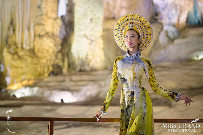 Ngỡ ngàng khi Đương kim Hoa hậu Hòa bình quốc tế mặc áo dài đẹp như người Việt Nam - Ảnh 11.