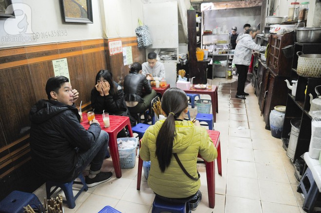 4 quán bánh đúc nóng nhắc đến tên đã thấy ngon ở Hà Nội, nhân lúc trời lạnh bạn nên thử ngay - Ảnh 2.