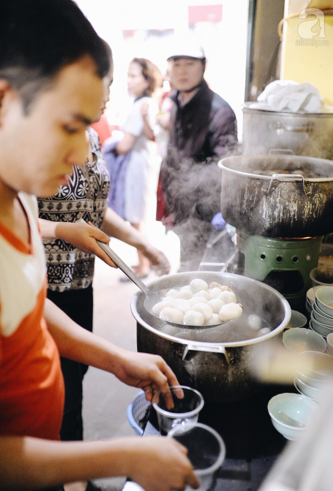 Bánh trôi tàu nhà bác Phạm Bằng mở lại: Đúng vị xưa và đã giảm ngọt hơn trước - Ảnh 8.