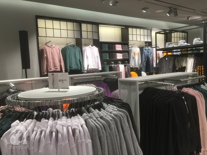 H&M mở store đầu tiên tại Hà Nội: Đồ người lớn rẻ đẹp, đồ trẻ em còn được mua 2 tặng 1 - Ảnh 6.