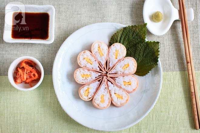 Cách làm cơm sushi hoa anh đào đẹp mắt ngon miệng lại cực dễ dàng - Ảnh 8.