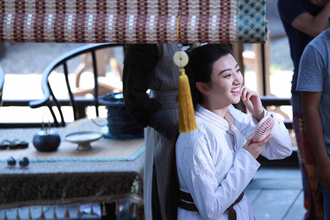 Đệ nhất mỹ nữ Cảnh Điềm bất ngờ cặp kè chồng hờ của Song Ji Hyo - Ảnh 16. Đệ nhất mỹ nữ Cảnh Điềm bất ngờ cặp kè chồng hờ của Song Ji Hyo - Ảnh 16.