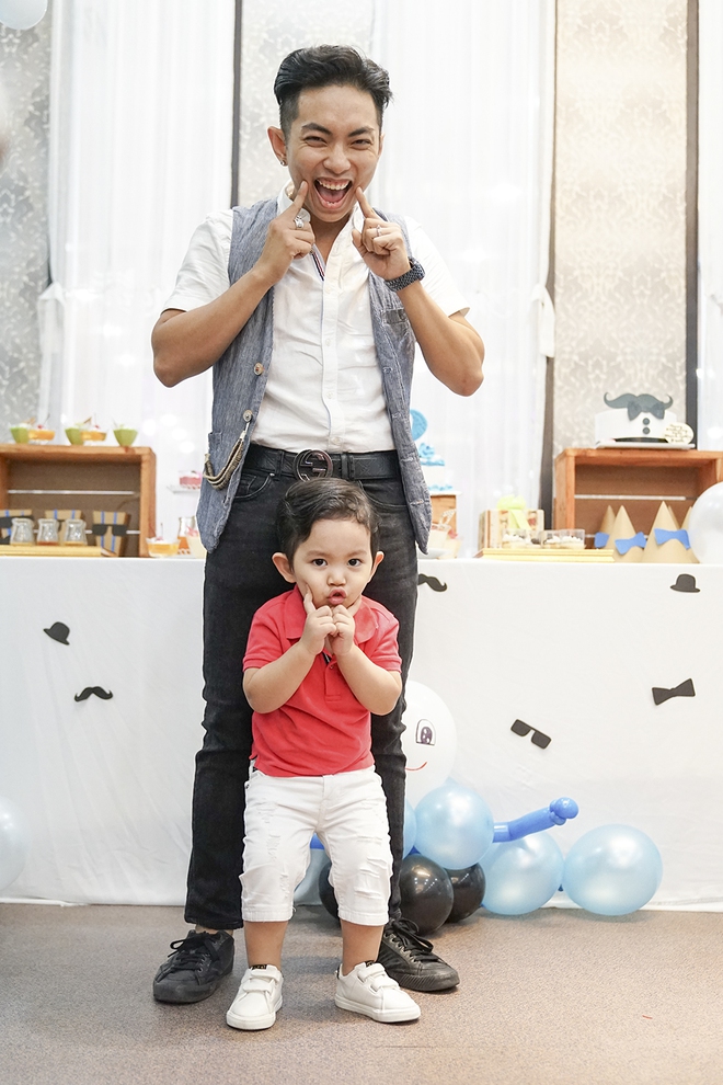 Con trai Khánh Thi - Phan Hiển được cưng như hoàng tử trong tiệc sinh nhật 2 tuổi - Ảnh 6.