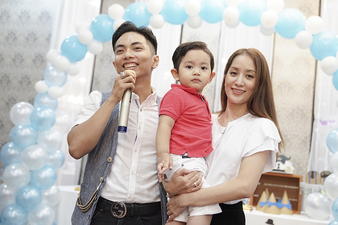 Con trai Khánh Thi - Phan Hiển được cưng như hoàng tử trong tiệc sinh nhật 2 tuổi - Ảnh 14.