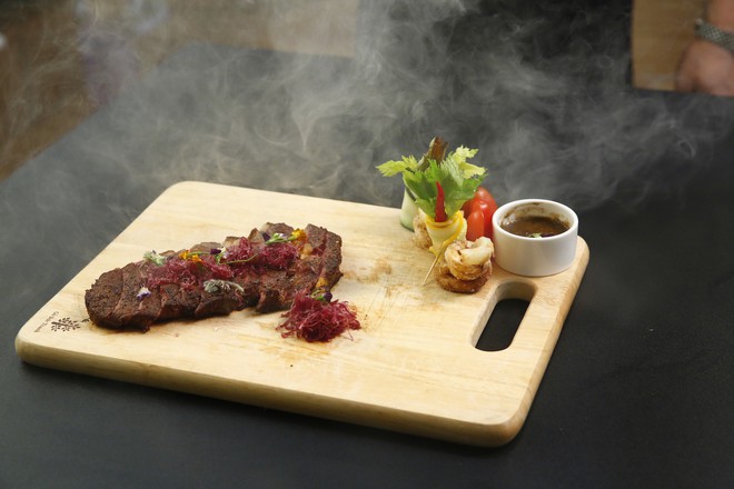 Chê Lý Quý Khánh diêm dúa, Lại Thanh Hương bị loại ngay vòng đầu Vua đầu bếp Việt - Ảnh 11. Chê Lý Quý Khánh diêm dúa, Lại Thanh Hương bị loại ngay vòng đầu Vua đầu bếp Việt - Ảnh 11.