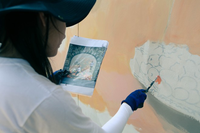Đường bích họa trên phố Phùng Hưng do nghệ sĩ Hàn Quốc vẽ đã bắt đầu thực hiện - Ảnh 9.