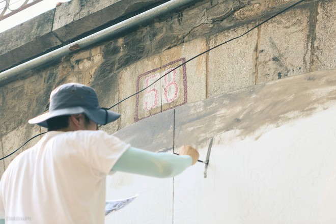 Đường bích họa trên phố Phùng Hưng do nghệ sĩ Hàn Quốc vẽ đã bắt đầu thực hiện - Ảnh 7. Đường bích họa trên phố Phùng Hưng do nghệ sĩ Hàn Quốc vẽ đã bắt đầu thực hiện - Ảnh 7.