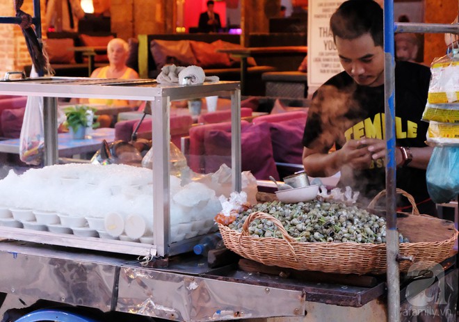 Những món ăn đường phố chỉ nhìn thôi đã ứa nước miếng thèm thuồng của Campuchia - Ảnh 15.