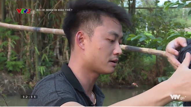 Nguyễn Hải Phong phát hoảng vì con trai Xì Trum trượt chân té xuống ao - Ảnh 3.