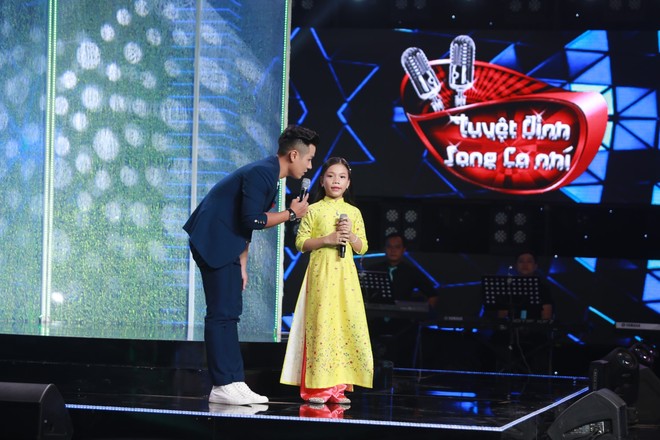 Mới 10 tuổi, cô bé này đã dám hát hit của Tùng Dương khiến ai nấy nổi da gà - Ảnh 13.