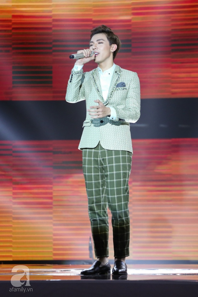 Hòa Minzy trở thành công chúa Bolero, Đào Bá Lộc bị chê bẻ cong bài hát - Ảnh 5. Hòa Minzy trở thành công chúa Bolero, Đào Bá Lộc bị chê bẻ cong bài hát - Ảnh 5.