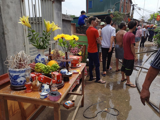 Hà Nội: Cháy lớn trong kho nhựa ở khu làng nghề Triều Khúc - Ảnh 6. Hà Nội: Cháy lớn trong kho nhựa ở khu làng nghề Triều Khúc - Ảnh 6.