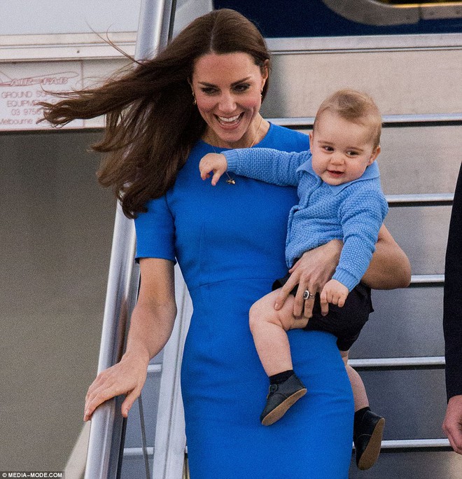 Giống nhiều bà mẹ khác, công nương Kate cũng thích mặc đồ tông xuyệt tông với con mình - Ảnh 3.