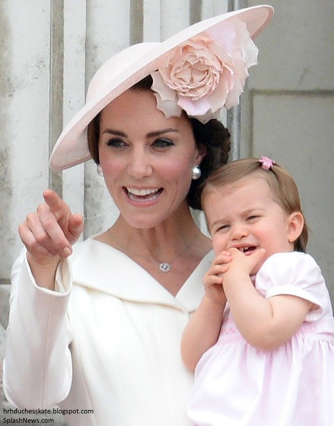 Giống nhiều bà mẹ khác, công nương Kate cũng thích mặc đồ tông xuyệt tông với con mình - Ảnh 9.