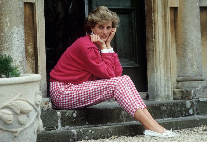 20 khoảnh khắc khiến người ta tin rằng công nương Diana thực sự là một biểu tượng thời trang chân chính - Ảnh 12.