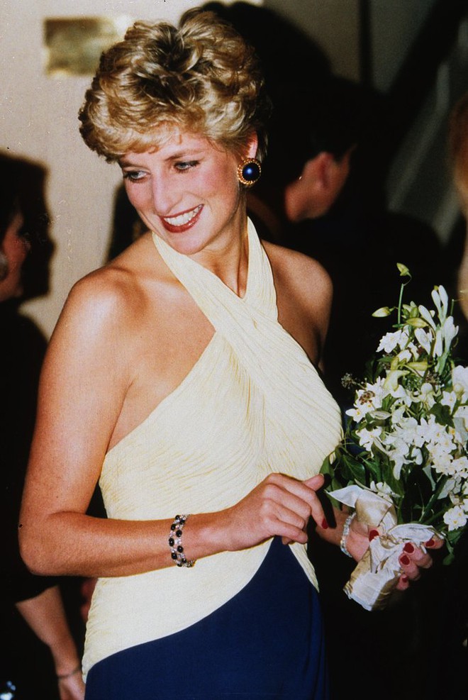 20 khoảnh khắc khiến người ta tin rằng công nương Diana thực sự là một biểu tượng thời trang chân chính - Ảnh 4.