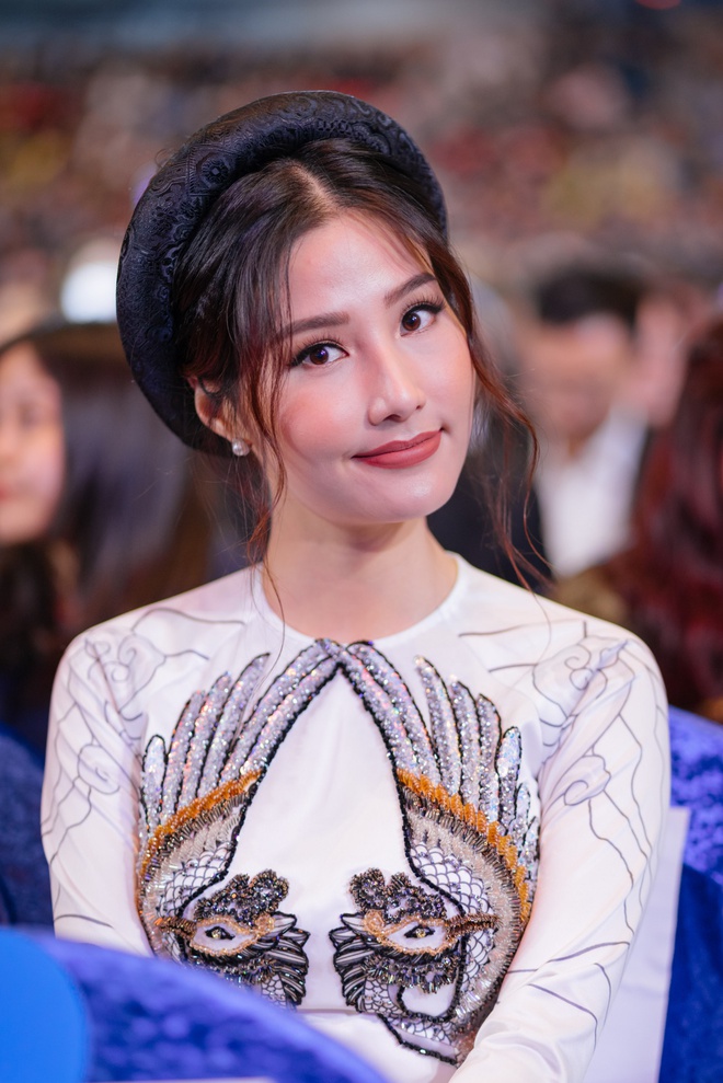 Ngô Thanh Vân cùng hội mỹ nhân Cô Ba Sài Gòn diện áo dài nổi bật trên thảm đỏ LHP Busan - Ảnh 7.