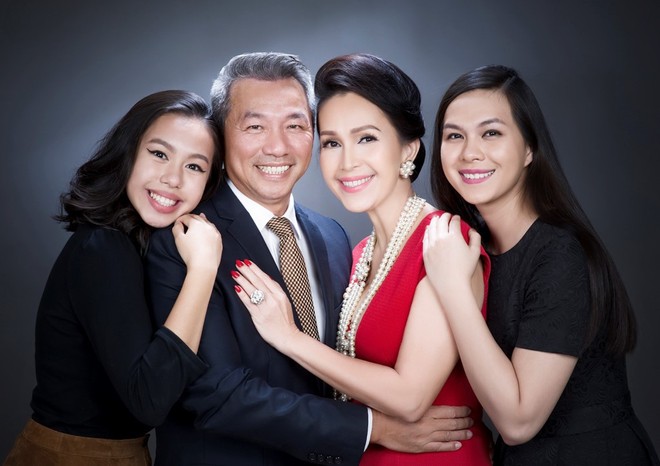 3 cặp mẹ con Việt nổi đình đám vì mẹ đẹp, con xinh, gia đình giàu có - Ảnh 20.