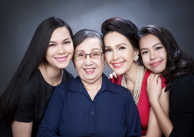 3 cặp mẹ con Việt nổi đình đám vì mẹ đẹp, con xinh, gia đình giàu có - Ảnh 21.
