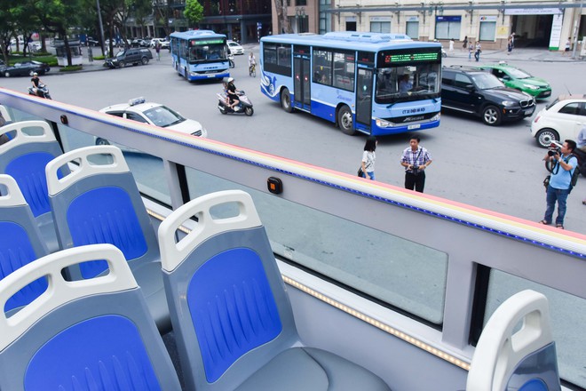 Xe buýt 2 tầng độc đáo đầu tiên ở Hà Nội phục vụ khách du lịch - Ảnh 8. Xe buýt 2 tầng độc đáo đầu tiên ở Hà Nội phục vụ khách du lịch - Ảnh 8.