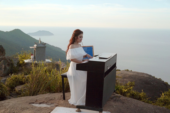 Ngọc nữ bolero Tố My được khen xinh như Thần tiên tỉ tỉ khi chơi piano trên... đỉnh núi - Ảnh 2.